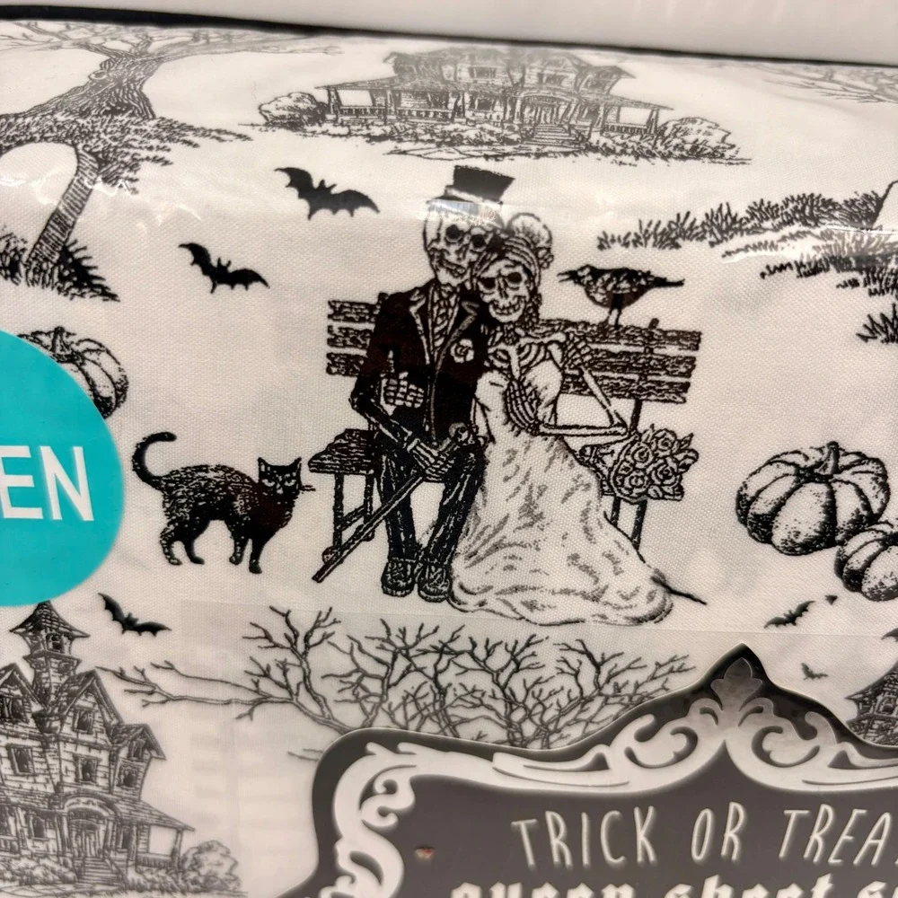 Trick or Treat Queen Sheet Set Black White Skeleton Toile Haunted House 4pc NEW